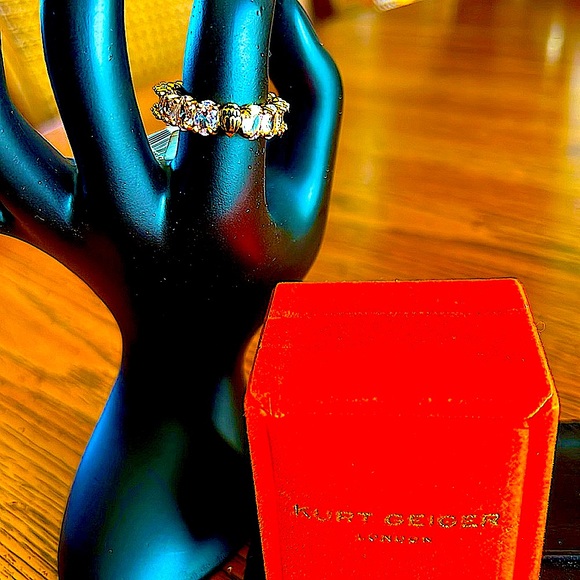 🌺NWTIBKurtGeigerLondonSparklingRhinestonesonesInfinityBand.signatureEagleHeadS:7 - Picture 1 of 10